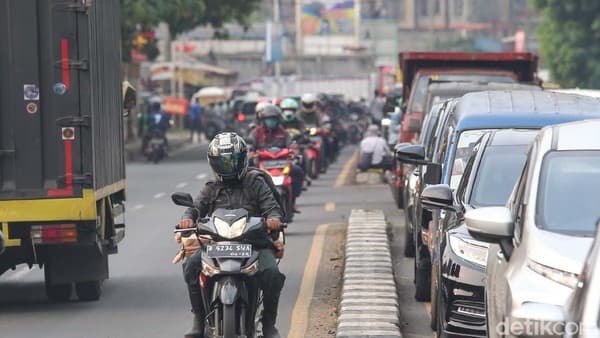 Ketika Motor Melawan Arus di Tol: Lebih dari Sekadar Viral, Ini Bahaya Nyata yang Sering Diabaikan